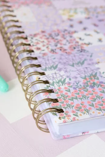 NEXT Notizbuch B5 liniert mit Vichykaros und Blumen